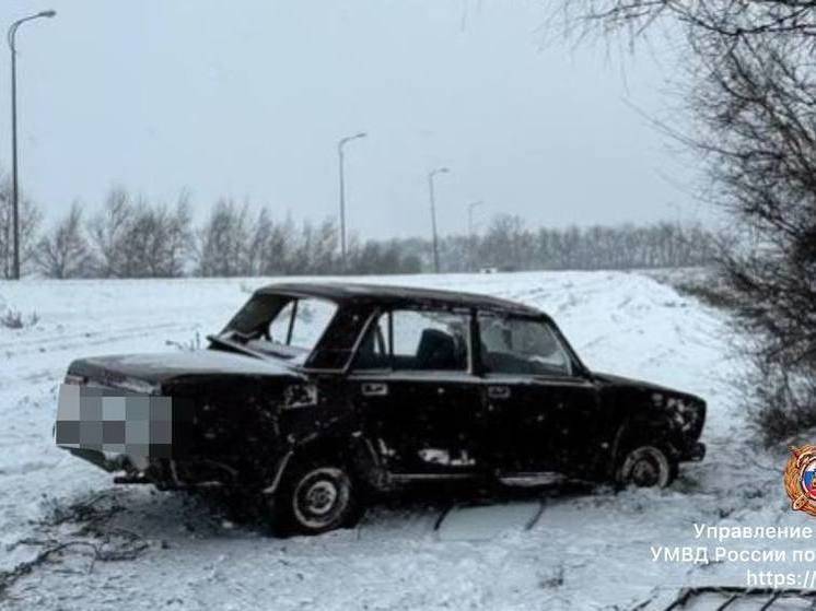 В Белгородской области дедушка на «ВАЗе» съехал в кювет и перевернулся