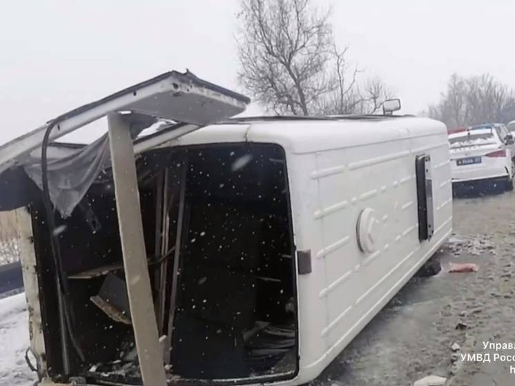 В Белгородской области столкнулись автобус и КамАЗ: пострадали двое