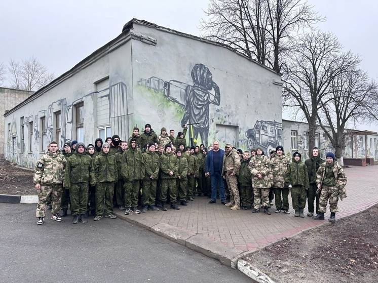 В Губкине появилось патриотическое граффити «Алешка»