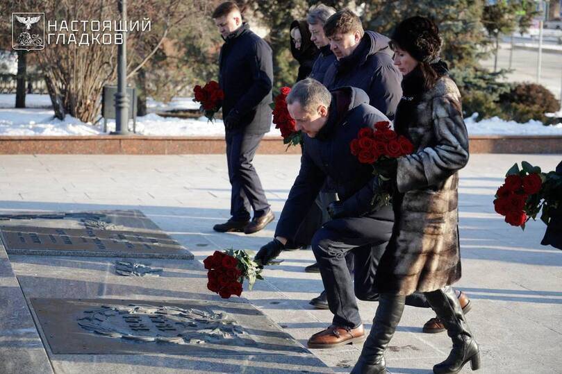 Вячеслав Гладков вместе с ветеранами СВО возложил цветы к мемориалам Белгорода1