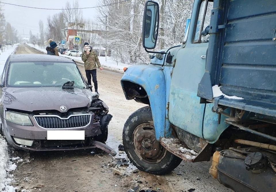 Женщина пострадала в лобовом столкновении машин в белгородской Алексеевке0