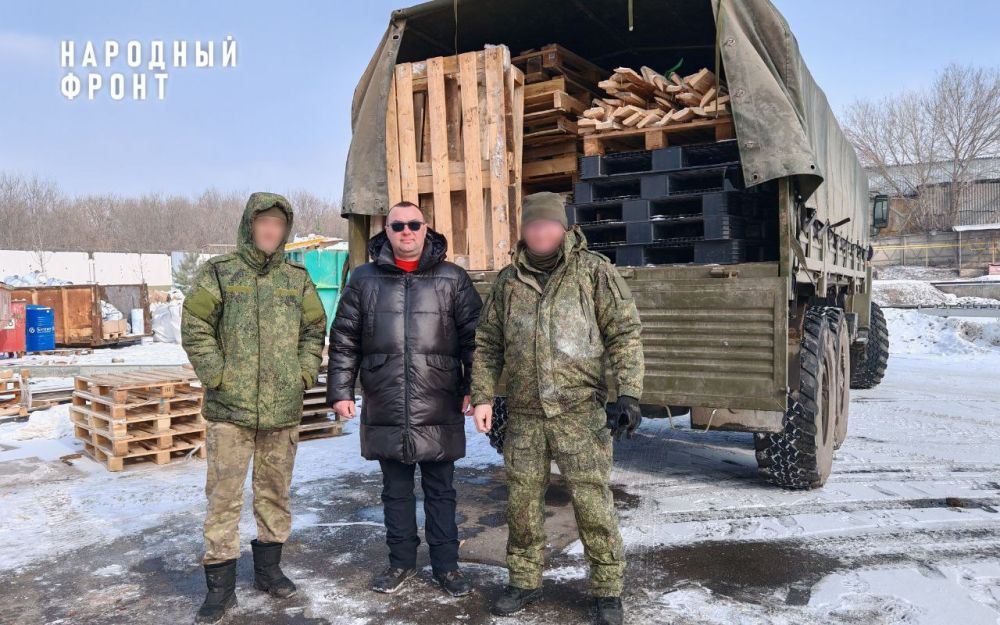 Передали поддоны для блиндажей и укреплений 2-му танковому батальону 1-го танкового полка