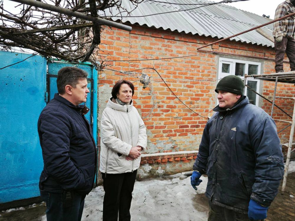 Татьяна Круглякова: Выехала в Октябрьский. Сегодня я выехала в Октябрьский, чтобы лично осмотреть дома, пострадавшие после обстрелов со стороны ВСУ. На сегодняшний день в нашем районе около 6 тысяч повреждённых домовладений...