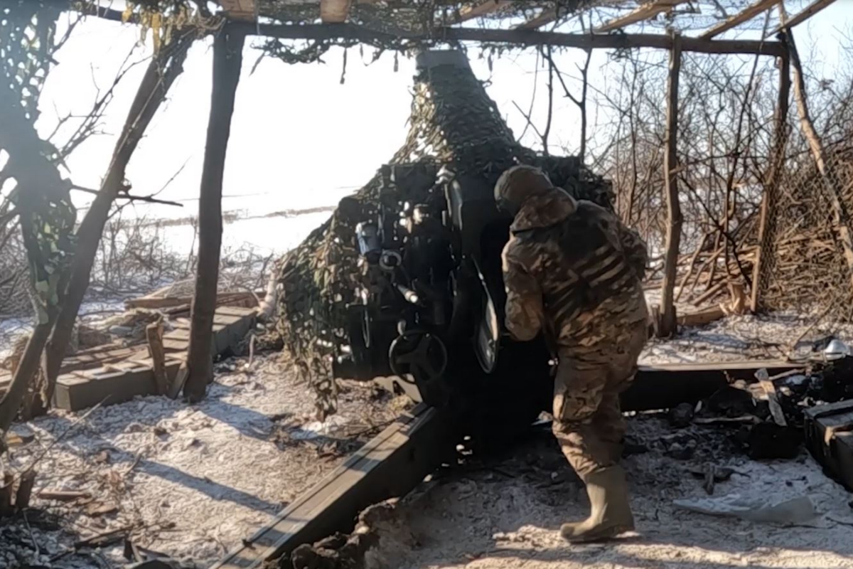 Расчеты гаубиц Д-30 артиллерийских подразделений группировки войск «Север» при выполнении огневых задач уничтожили бронетехнику и живую силу ВСУ в Белгородском приграничье