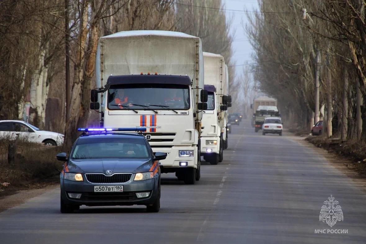 Более 3000 тонн гумпомощи доставили МЧС России с начала года в новые субъекты РФ и приграничные районы