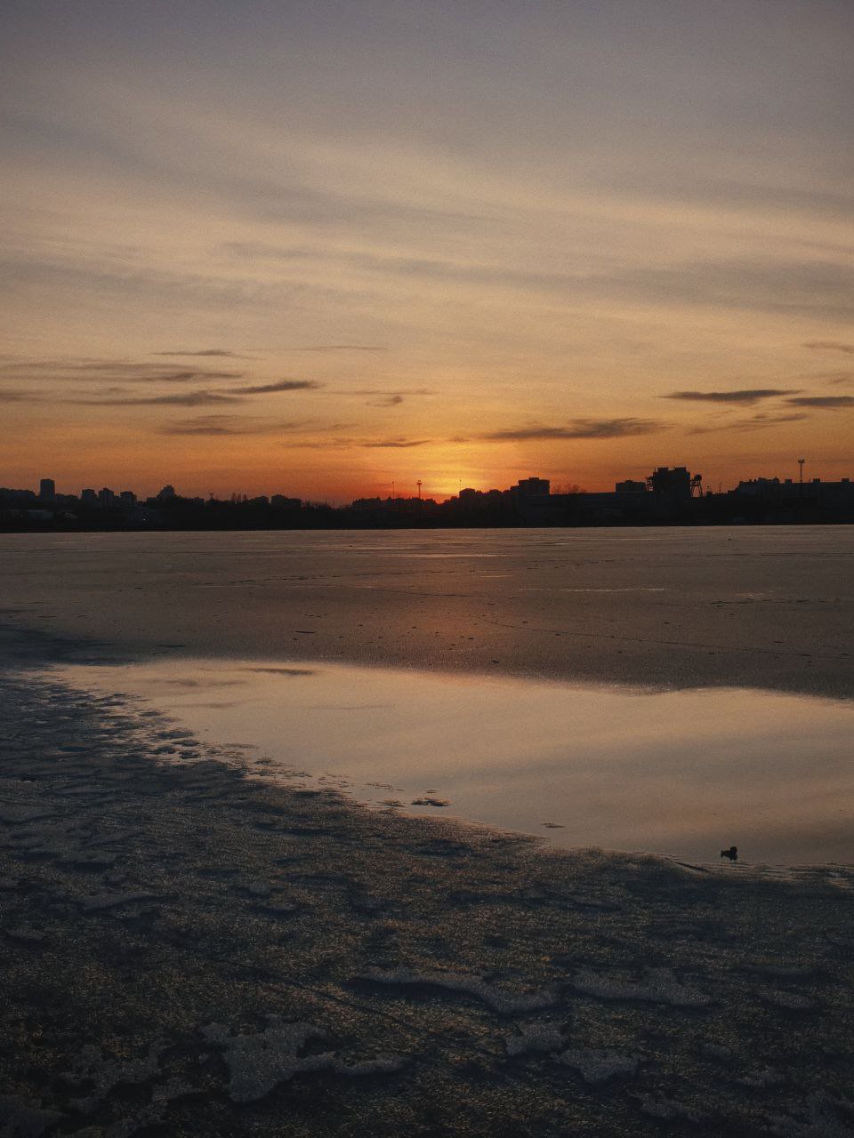 Красивый закат вчера на «Берегах» в Белгороде