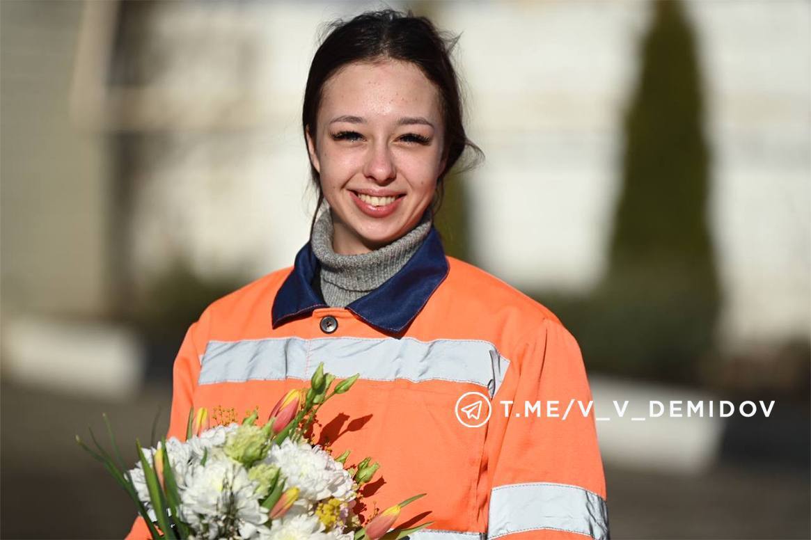 С 8 Марта сотрудниц Белгорблагоустройства поздравили губернатор Вячеслав Гладков и глава администрации города Валентин Демидов