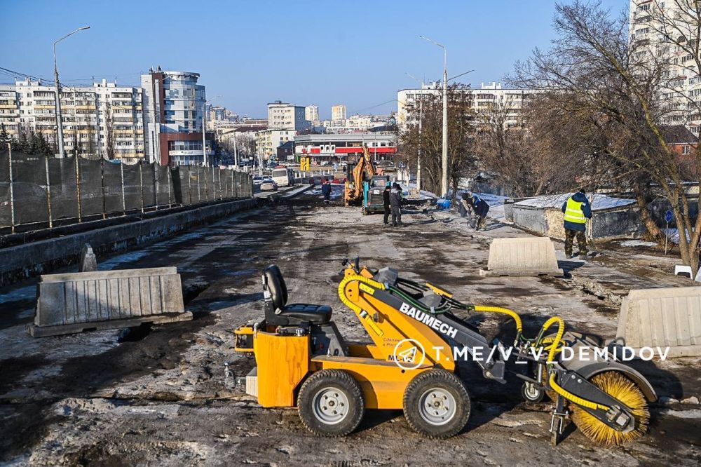 Валентин Демидов: В Белгороде полным ходом идет ремонт моста через реку Везелку на улице Николая Чумичова