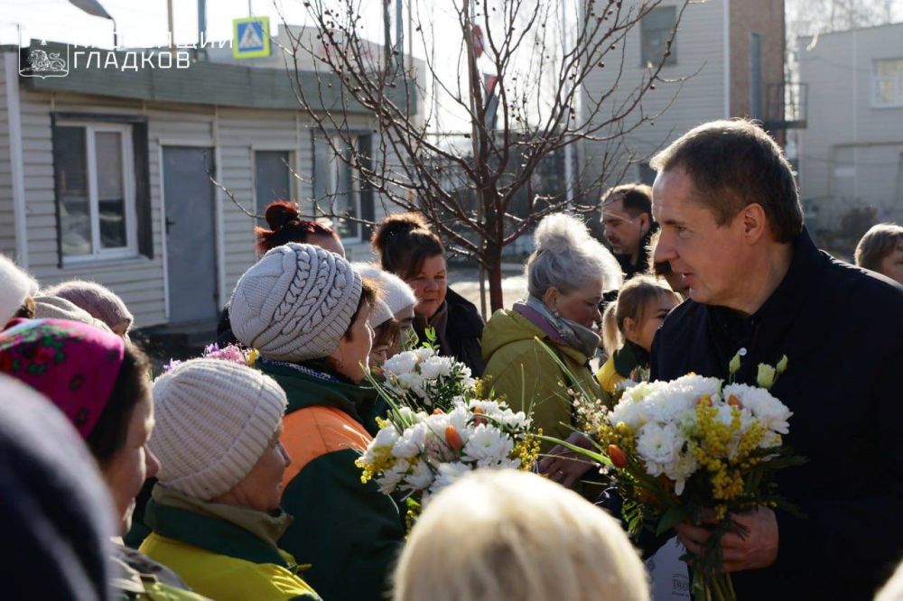 Вячеслав Гладков: Поздравил и сотрудниц МБУ «Управление Белгорблагоустройство»