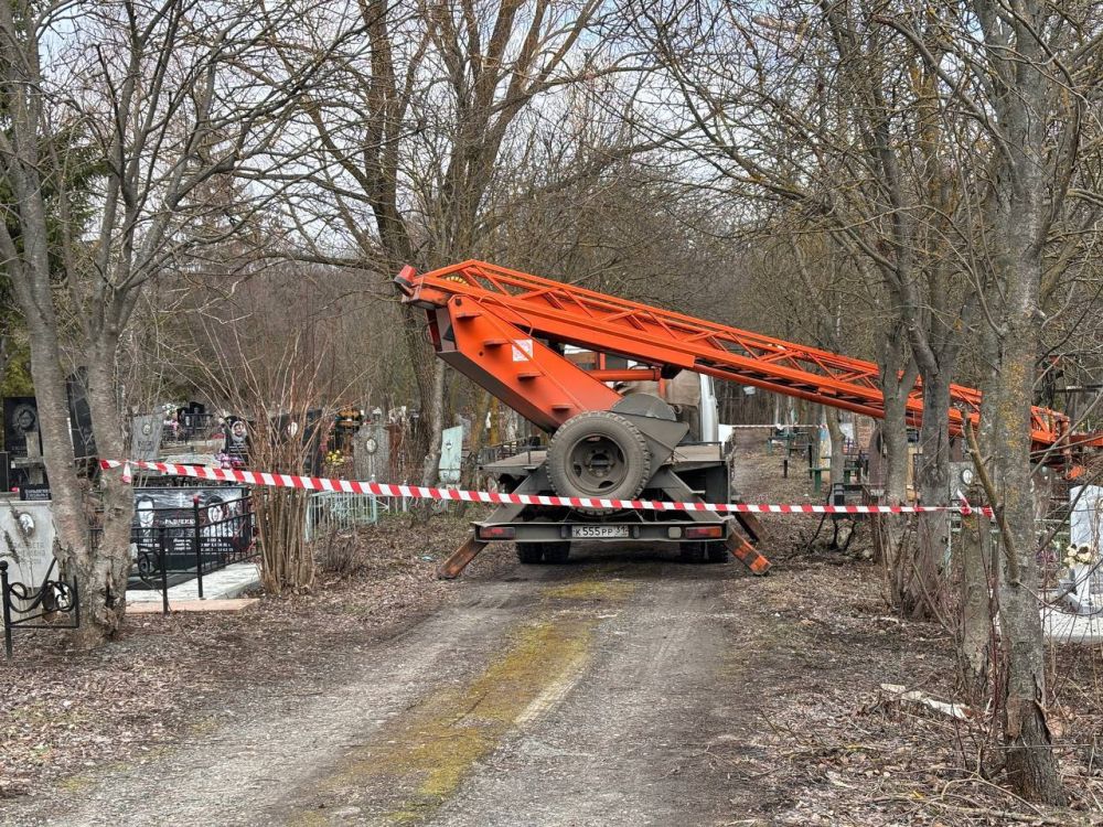 В Белгороде приступили к подготовке городских кладбищ к Пасхе