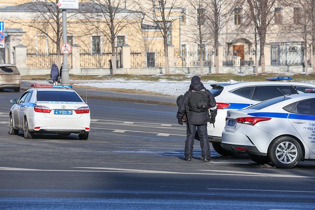 В ЯНАО наркосбытчик десять раз выстрелил из пистолета в полицейских