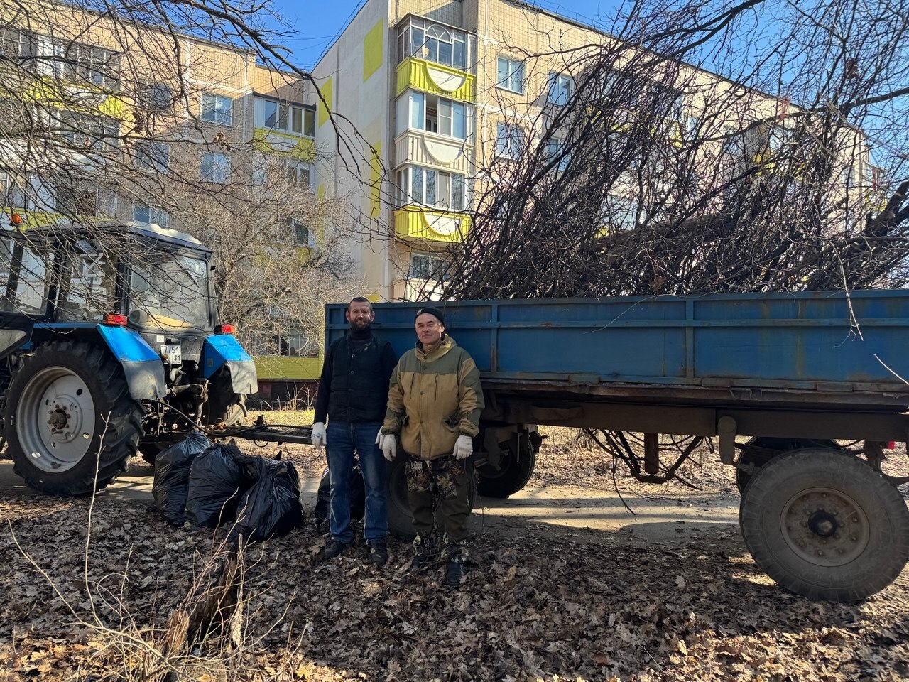 Сотрудники управления АПК и природопользования администрации Яковлевского муниципального округа совместно с коллективом МБУ &quot;Охотник&quot; приняли участие в мероприятии по наведению санитарного порядка в парке Маршалково города...