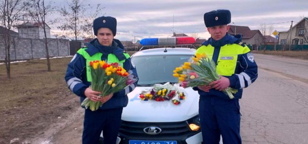 Друзья!. Мы продолжаем радовать наших дорогих автомобилисток весенними букетами в преддверии Международного женского дня Но помимо цветов, мы также хотим напомнить девушкам о важности соблюдения правил дорожного движения....