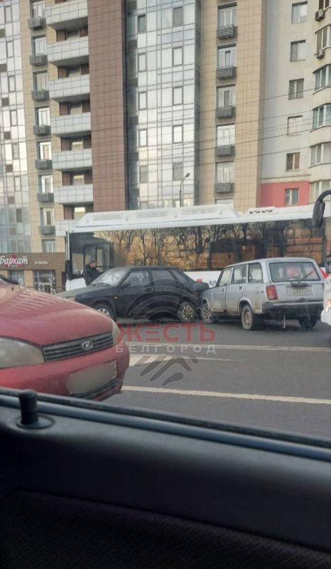 В Белгороде на перекрёстке Богдана Хмельницкого и Мичурина авария