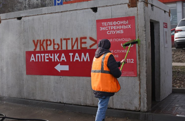 Белгородец пожаловался мэру на захламлённое укрытие на стадионе школы №49