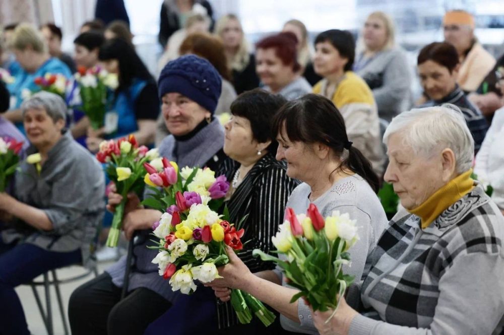 Вячеслав Гладков посетил два пункта временного размещения в Старооскольском округе