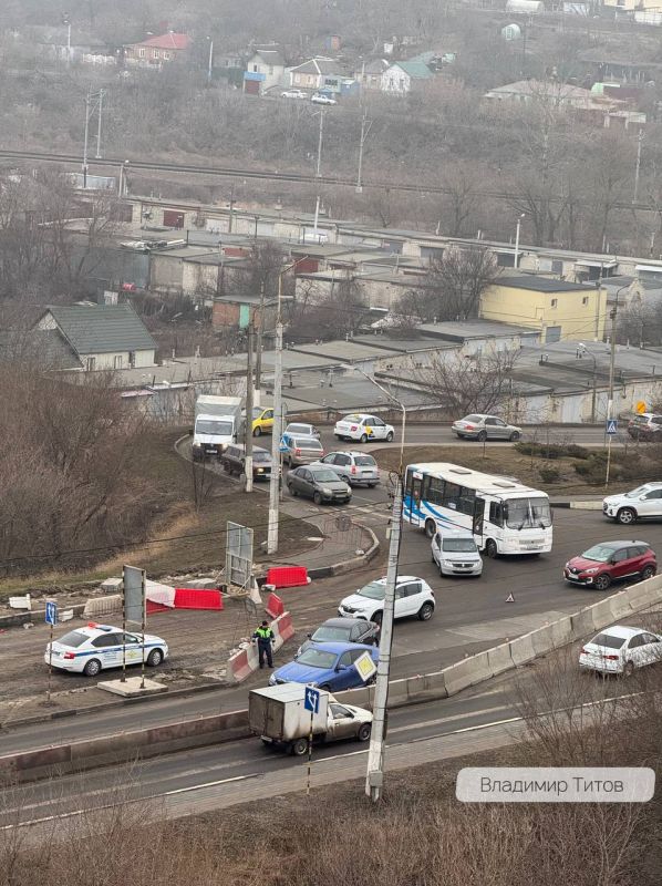 На Новом мосту в Белгороде большая пробка, автобусы могут задерживаться