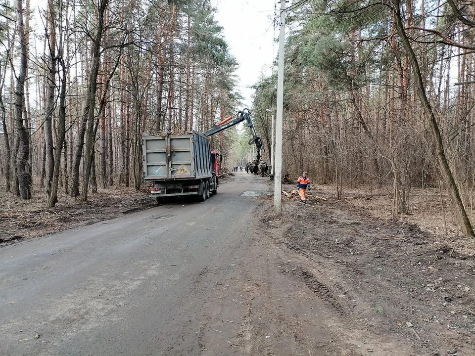 Белгородские коммунальщики обновляют противопожарные минерализованные полосы0