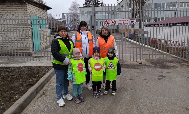 В Белгородской области активные родители организовали весенние придорожные консультационные пункты