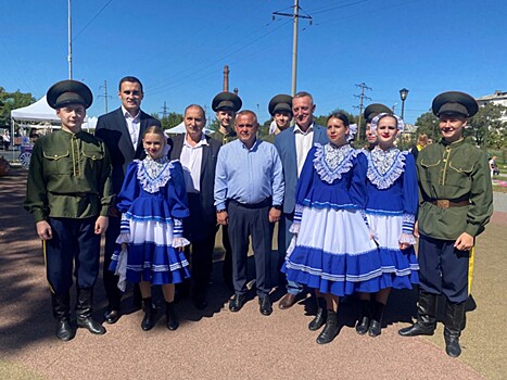 Депутаты поздравили с юбилеем жителей микрорайона Доброполье в Уссурийске