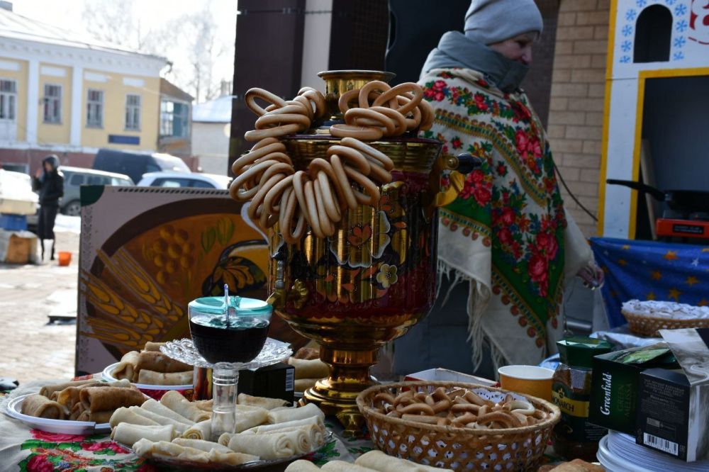 В Бирюче прошла ярмарка «Широкая Масленица»