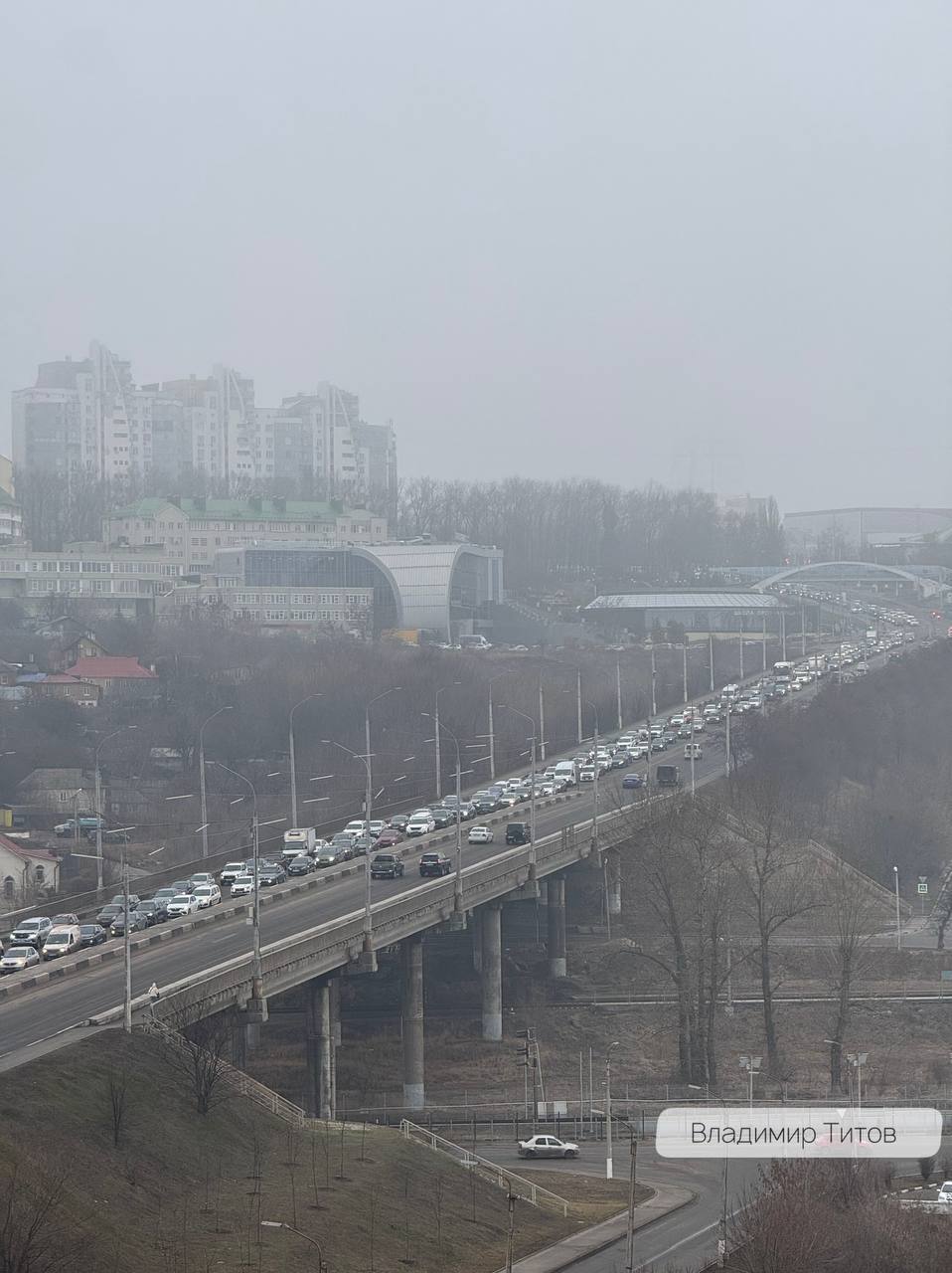 На Новом мосту в Белгороде большая пробка, автобусы могут задерживаться