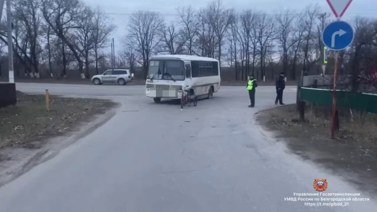 В Чернянке автобус наехал на водителя электровелосипеда