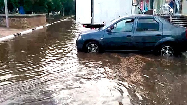 Сотни автомобилистов Белгорода оказались пленниками сильнейшего ливня