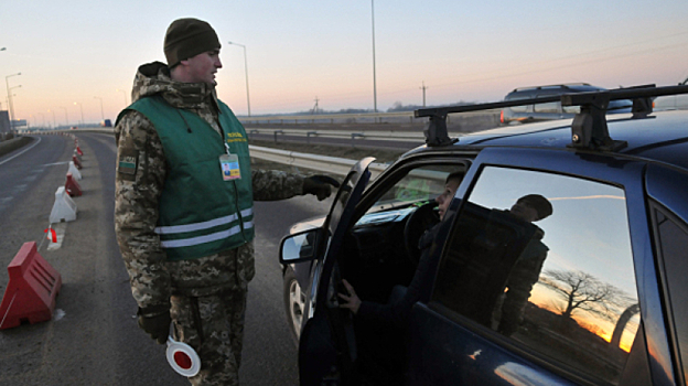 Украина временно приостановила пропуск автомобилей на границе под Белгородом