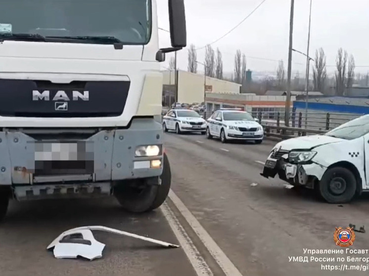 В Белгороде столкнулись бетономешалка и две иномарки