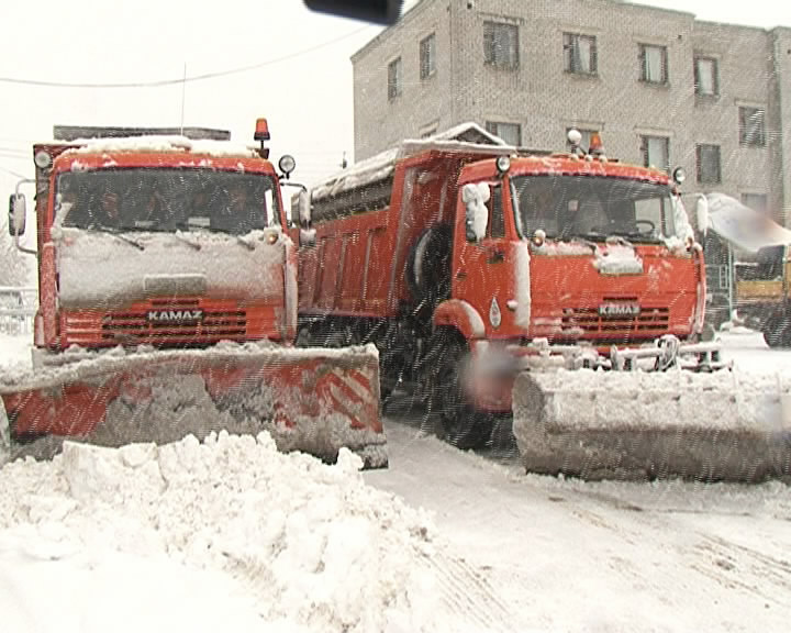 В Белгороде на уборку снега направили 160 машин и более тысячи людей